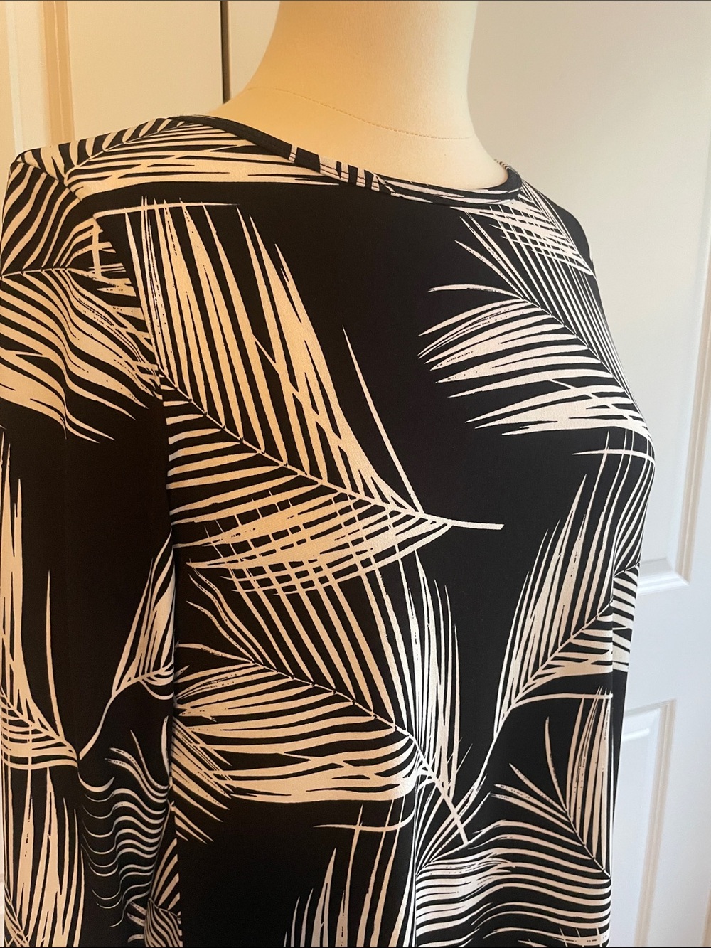Karen Kane Black and White Palm Leaf Tunic Size XL - Picture 3 of 6